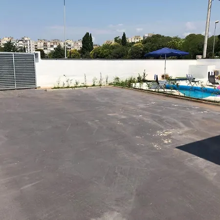 Dom wakacyjny House With A Swimming Pool - 14133 Zadar