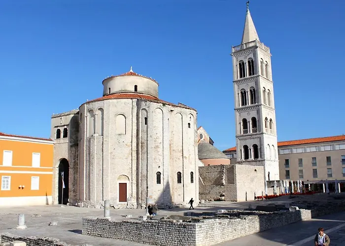 House With A Swimming Pool - 14133 ザダル